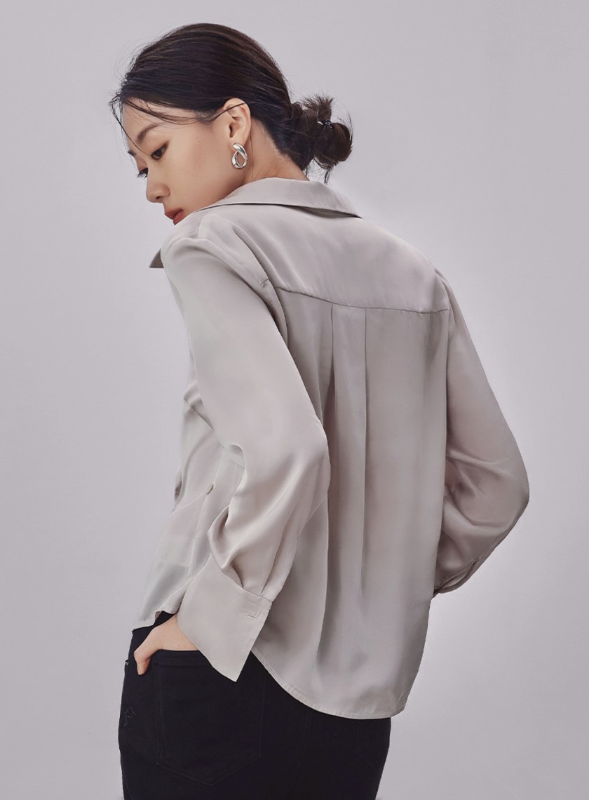 不對稱領抓褶造型襯衫